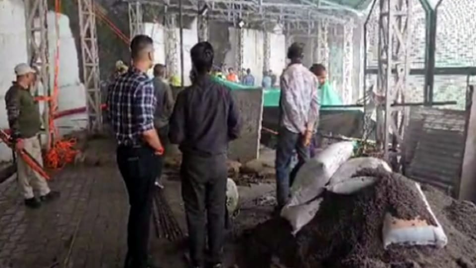 Vaishno Devi Yatra: Landslide stalls movement from New Himkoti Marg, devotees reach traditional route