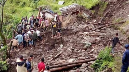 Rainfall In Nepal: बैतड़ी में भारी बारिश का कहर, भूस्खलन से मलबे में दबकर मां-बेटे की मौत, तीन घायल Landslide after Heavy Rainfall in Nepal Baitadi mother and son killed after Buried under debris