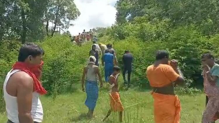 Bihar News : यहां लाशें छिपाई जाती हैं; अब महिला-बच्चे की सड़ी-गली लाश मिली, यहां पहले मिला था पुरुष का शव