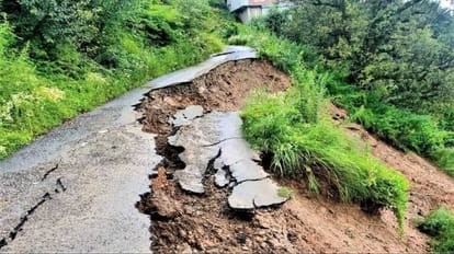 Himachal Weather: हिमाचल में दो दिन भारी बारिश का ऑरेंज अलर्ट, 600 सड़कें अभी भी बाधित Himachal Weather: Orange alert for two days of heavy rainfall in state, 600 roads still blocked