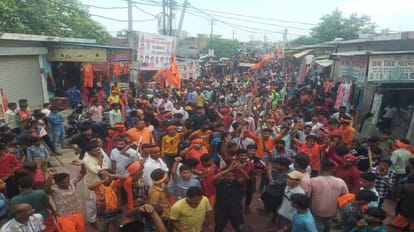Kanwariyas came out amidst tight security in Jogi Nawada Bareilly