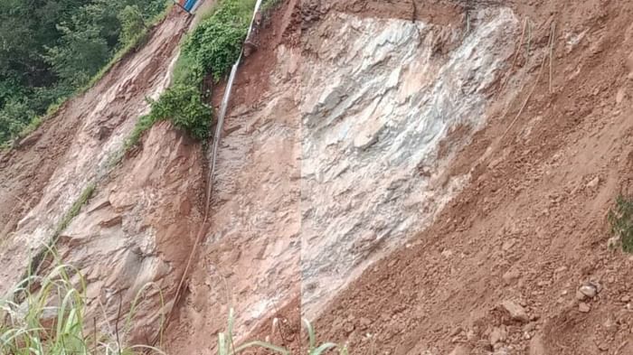 Uttarakhand Weather News Badrinath Highway collapsed 20 meters in Kameda debris falling on Yamunotri Highway