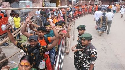 Sawan 5th Monday 2023: Today the darshan of Parvati doing penance with Lord Shiva, the line started from night