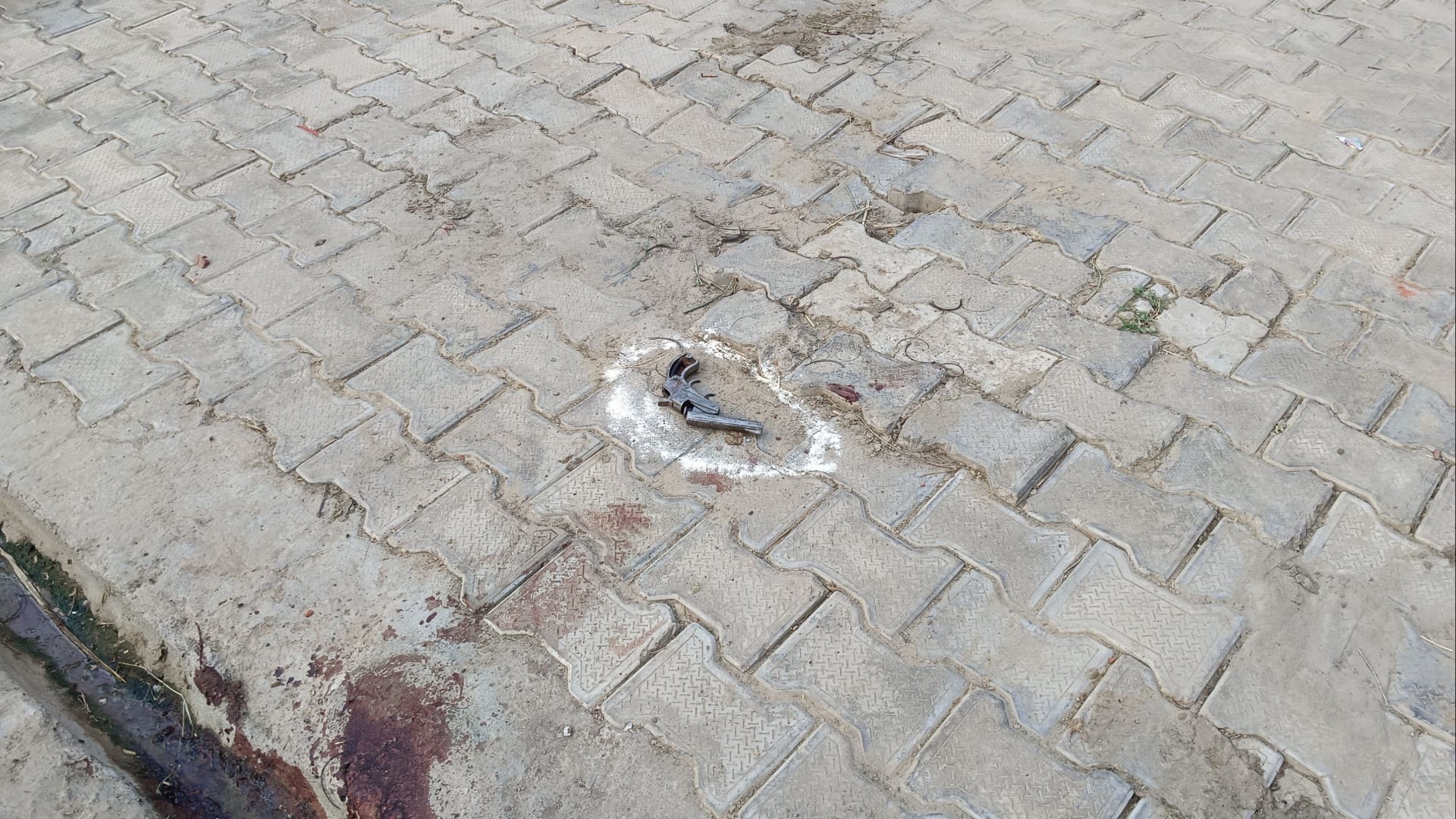 Big incident in Sonipat: Two brothers shot dead old man, angry villagers beat them both to death