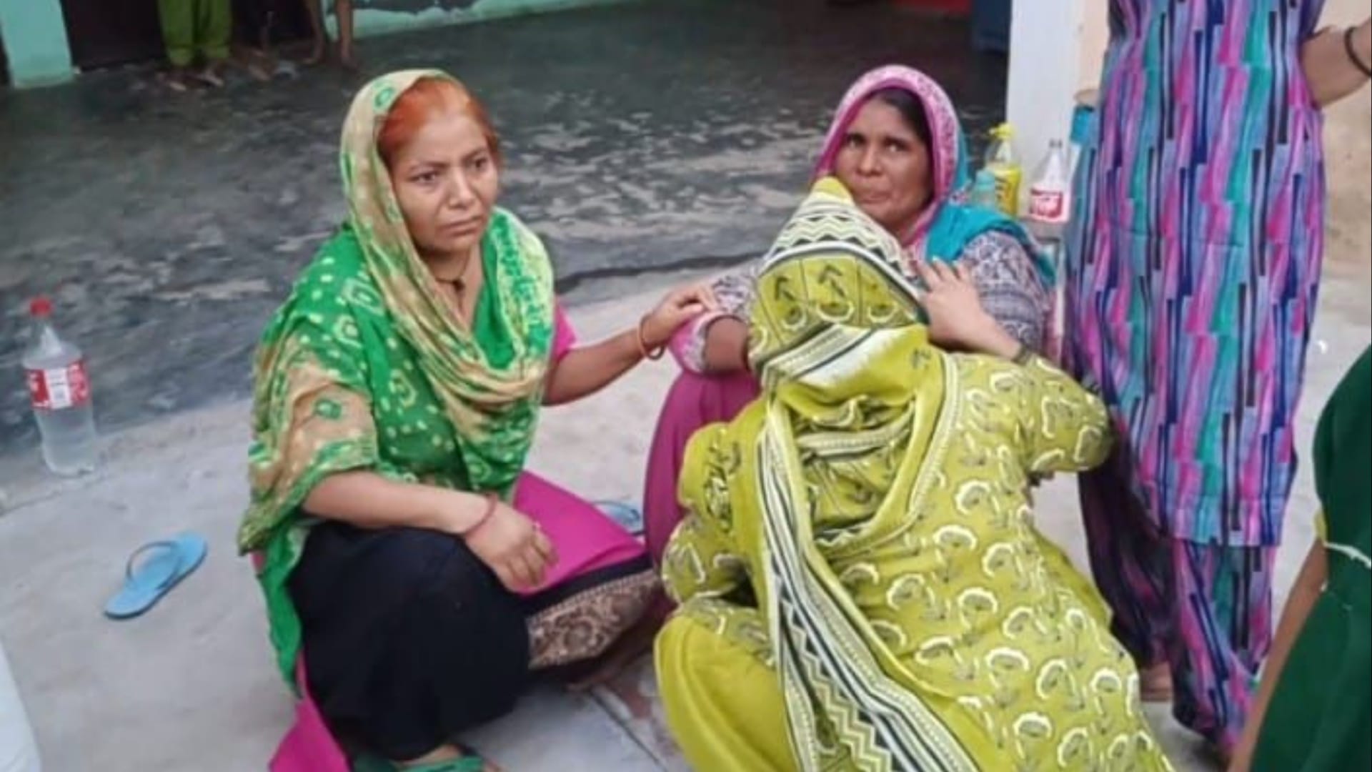 Big incident in Sonipat: Two brothers shot dead old man, angry villagers beat them both to death
