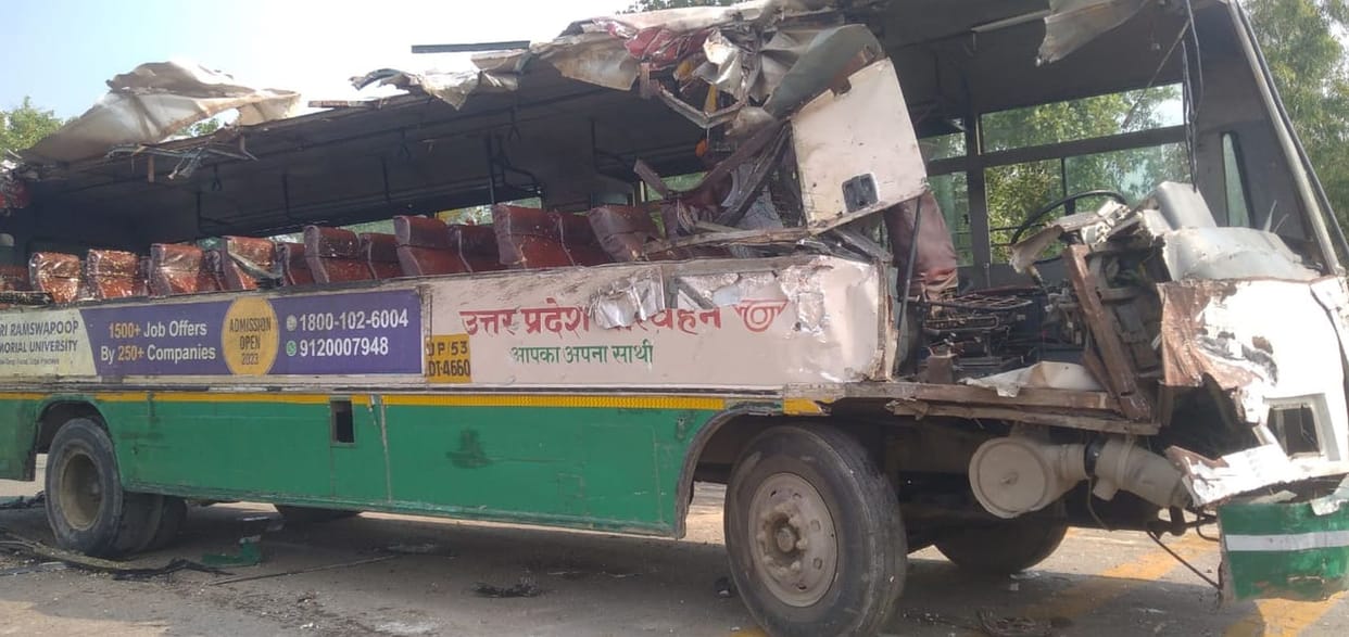 Ayodhya News: Truck collides with roadways bus near Kalyani river bridge, two died, 22 injured