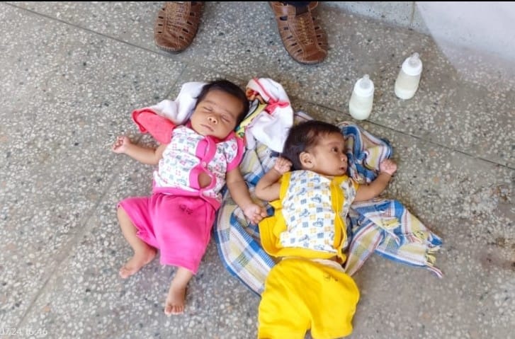Meerut: twins baby found lying on the floor in Sardhn Meerut