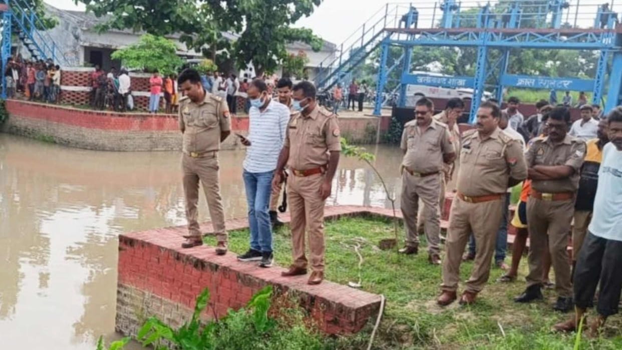 dead body of an unknown youth found landing in Saryu canal