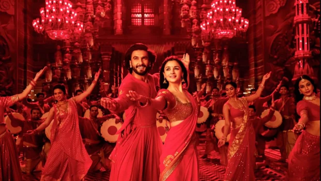 Rocky aur rani ki prem kahaani Dhindhora Baje Re song out ranveer alia bhatt Jaya Bachchan steal limelight