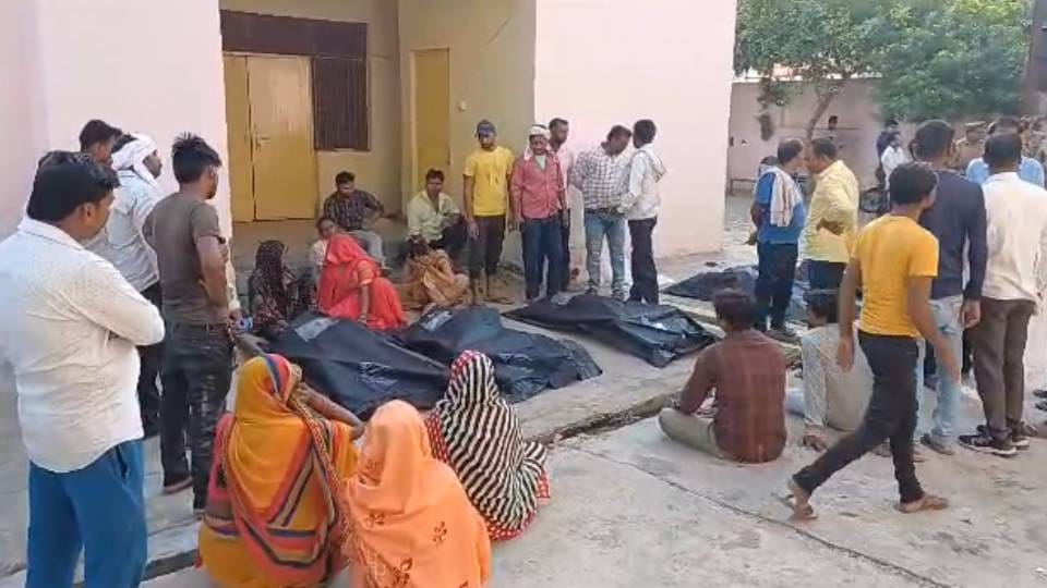 People suffering in car that fell into canal in Etah relatives returned after searching on road above