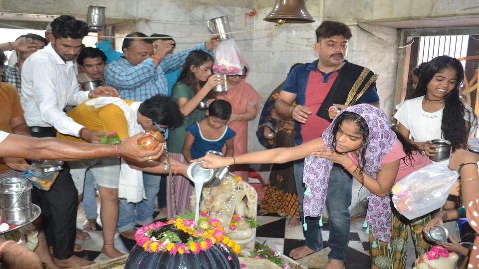 Shivalay echoed with Har Har Mahadev