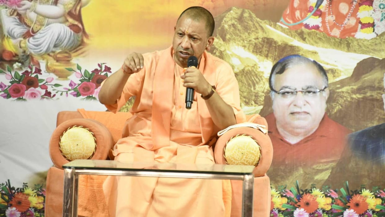 CM Yogi present on rest day of Shri Shiv Mahapuran Katha mansarovar temple gorakhpur