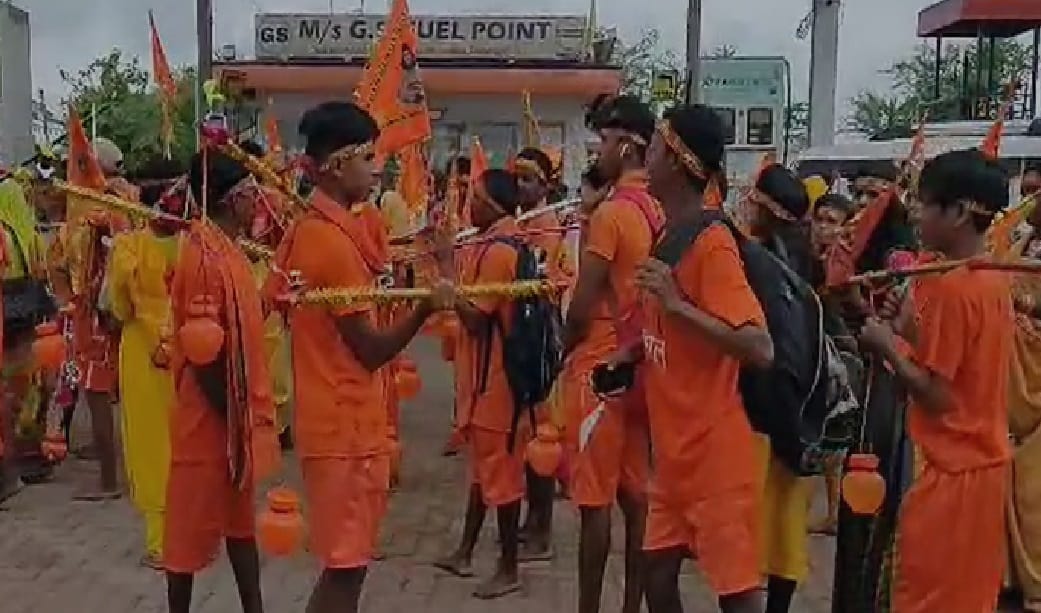 Group of devotees left for Amarkantak from Pendra