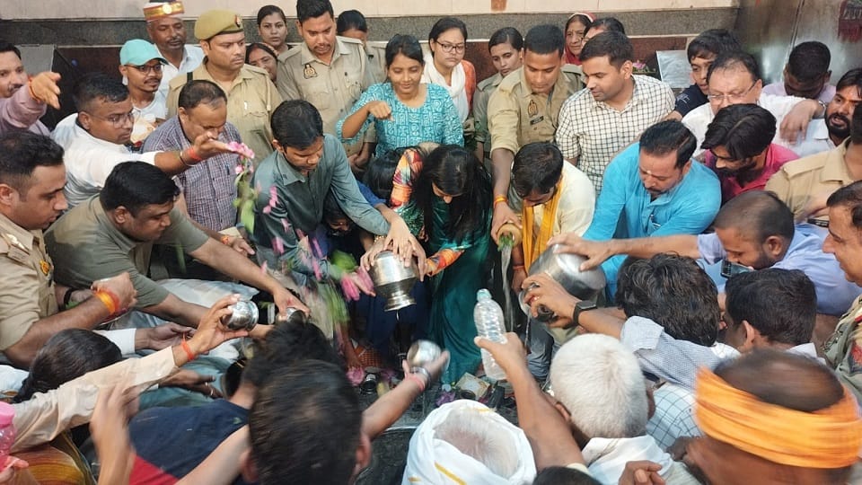Kanwariyas gathered in the Gola Gokarnath Mandir in Lakhimpur kheri