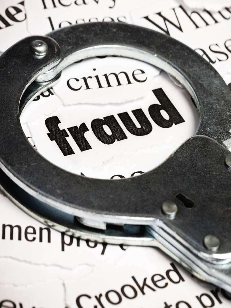 fraudsters cheated Rs 10.50 lakh by posing as customs officers in Noida