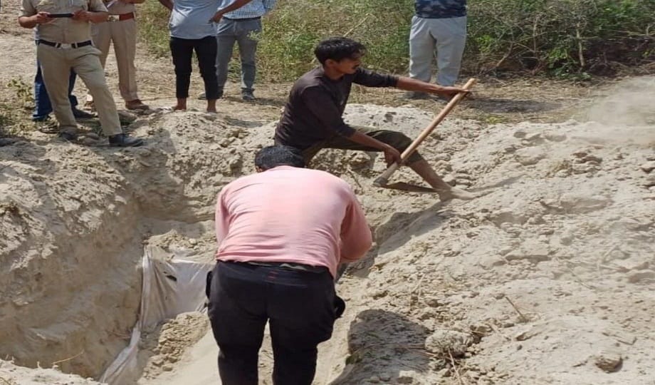 he dead body will be sent for postmortem after being removed from the grave, 10-year-old girl was buried after