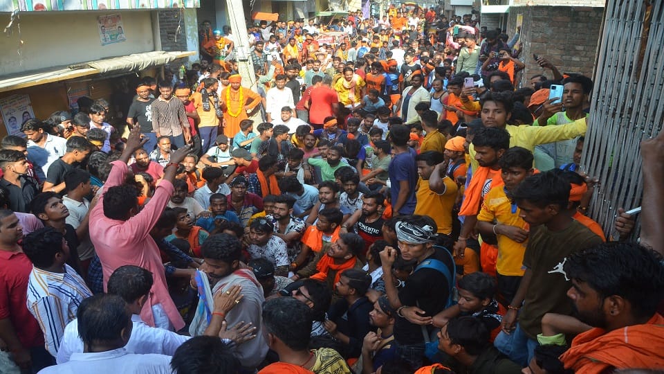 Complaint against 150 people including usman for stone pelting on kanwariyas in bareilly