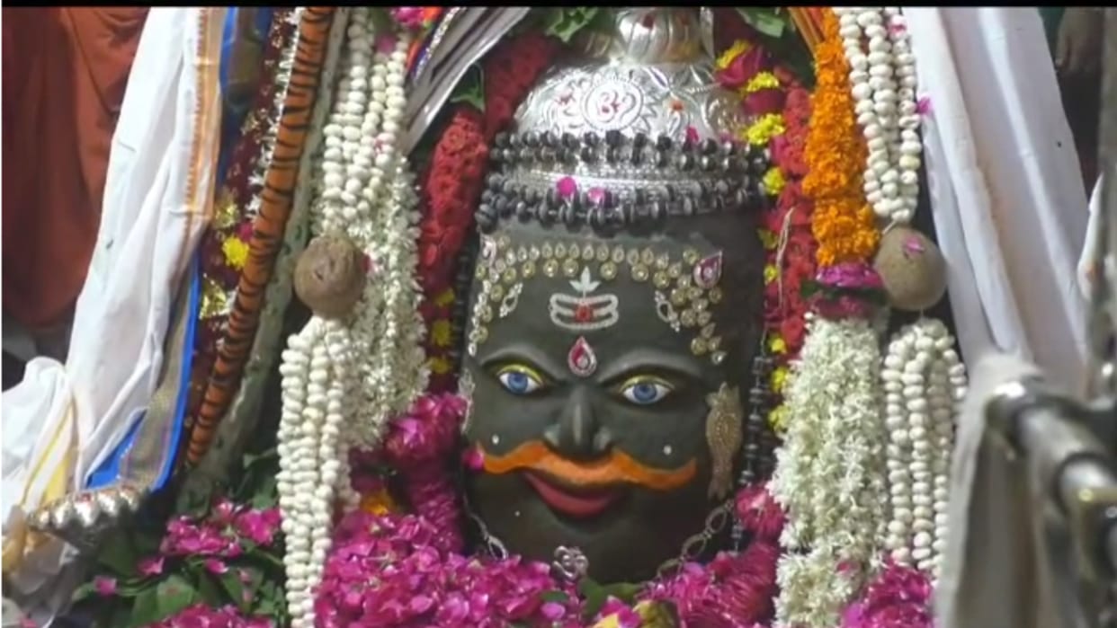 Ujjain News: Devotees Gathered in Mahakaleshwar Temple On Sawan 3rd Monday 2023