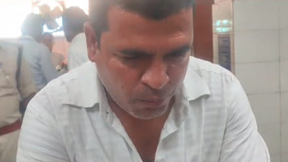 MP News: Patwari took bribe in the name of demarcation, saw the Lokayukta team and chewed the notes