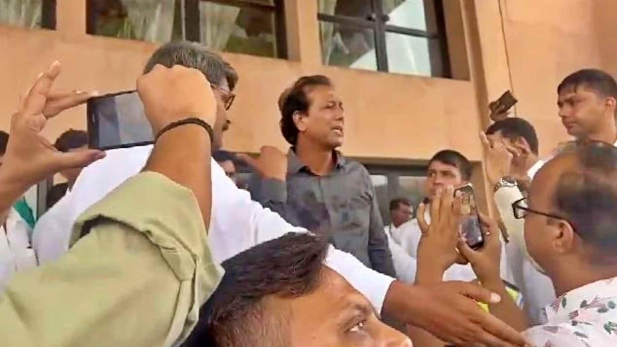 Rajasthan: Gudha opened the black-sheet of the red diary outside the assembly