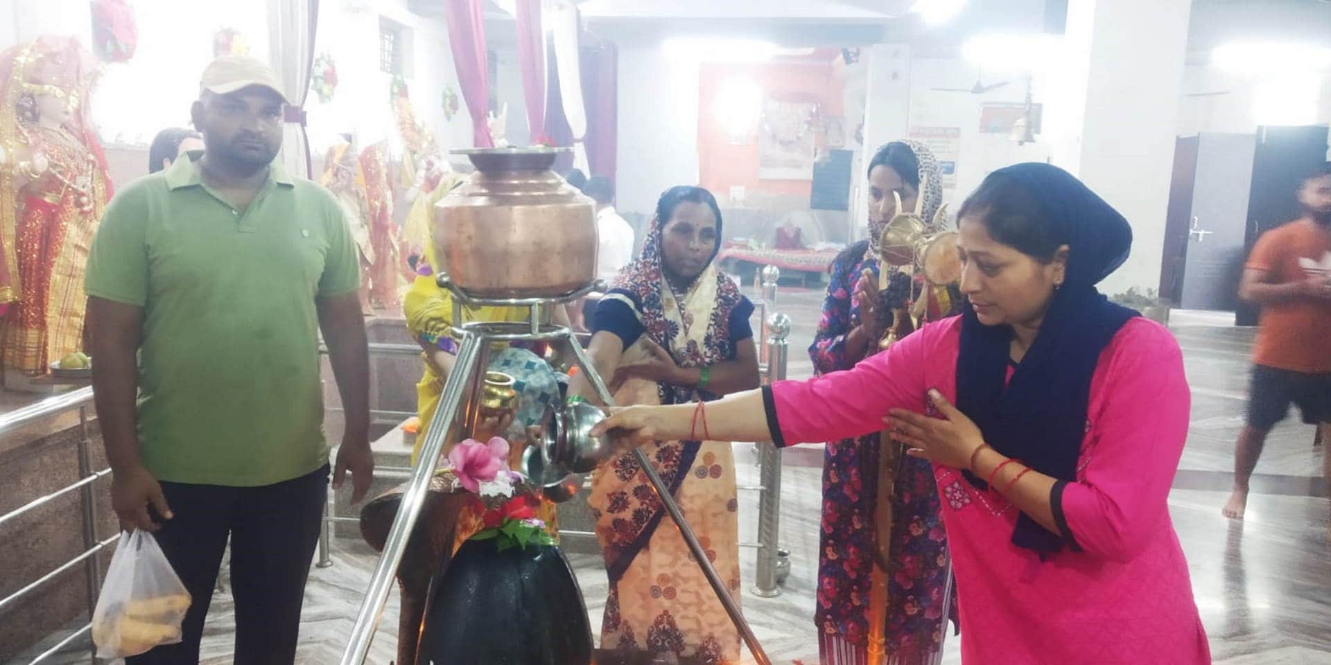 Sawan Somwar 2023 Crowds of devotees gathered in pagodas Shiva Temple Devbhoomi Watch Photos