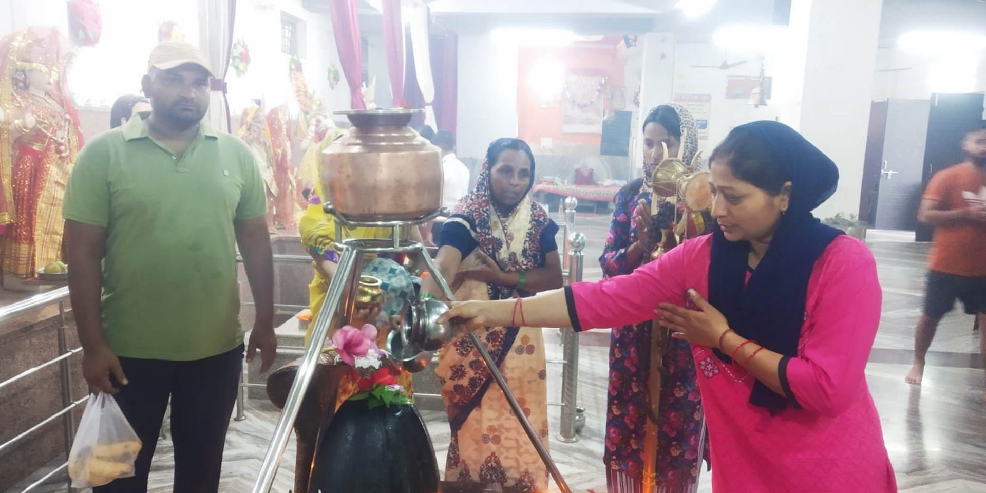 Sawan Somwar 2023 Crowds of devotees gathered in pagodas Shiva Temple Devbhoomi Watch Photos