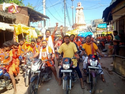 croud in shiv tempel on sawam somvar
