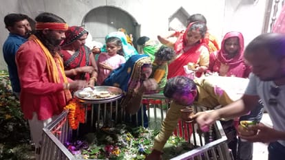 Sawan Monday: Devotees queue up in Shiva temples, the atmosphere filled with Shiva due to the celebration of H