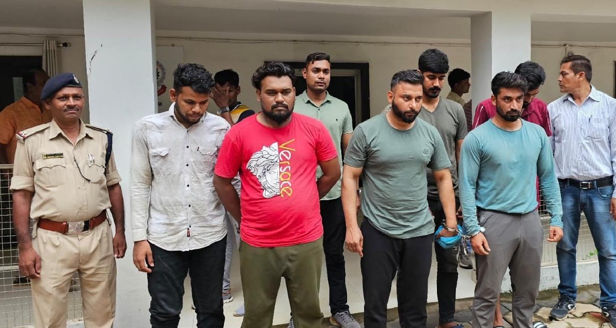 durg police arrested six accused involved in online betting business