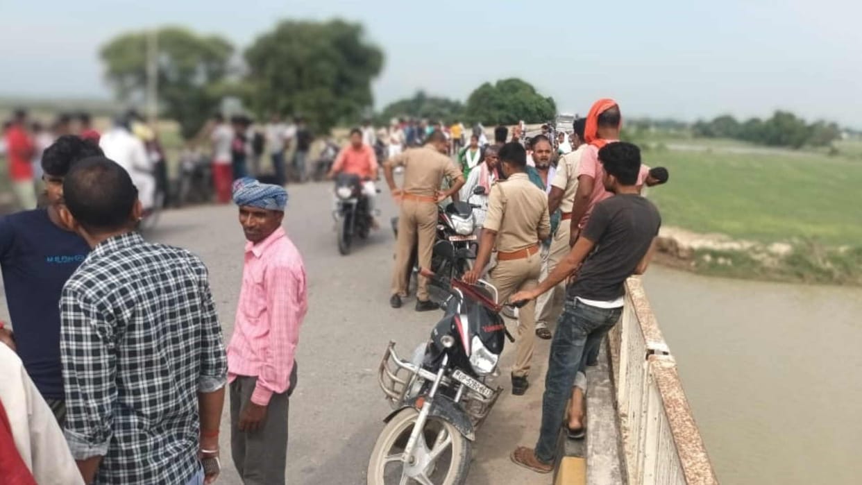 School going girl jumped into Rapti river from Ugrasen Setu deoria
