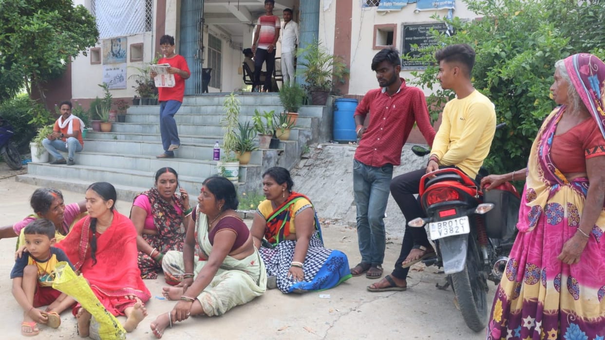Three people died, 3 others injured due to uncontrolled car overturning in Nalanda; Kund Snan Malmas Mela News