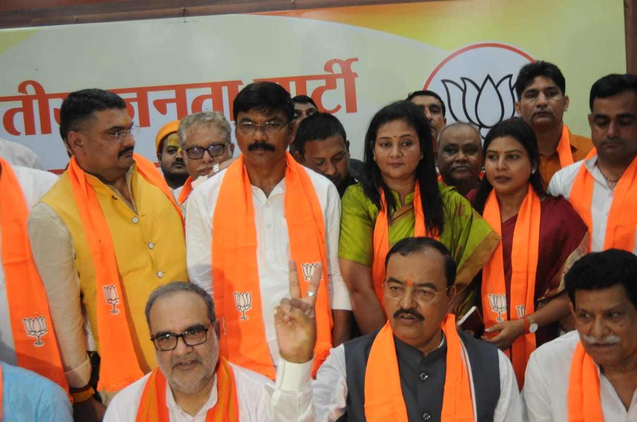 Mission 2024 Big blow to Samajwadi party in Varanasi Shalini Yadav joins BJP