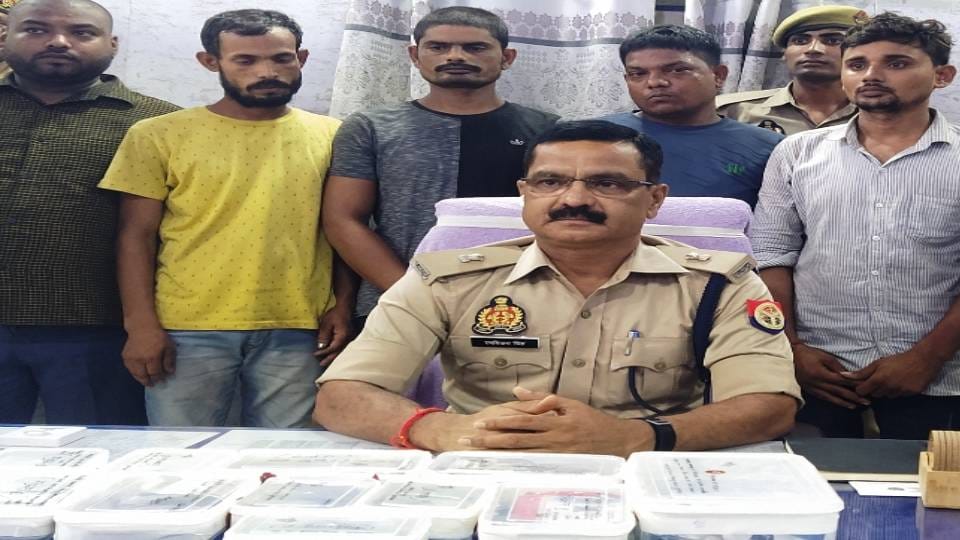 Police has arrested five vicious thieves of Hello gang in Firozabad