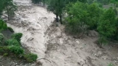 Himachal Pradesh Weather News Cloud burst in Kullu Panchnala bridges washed away roads and houses damaged