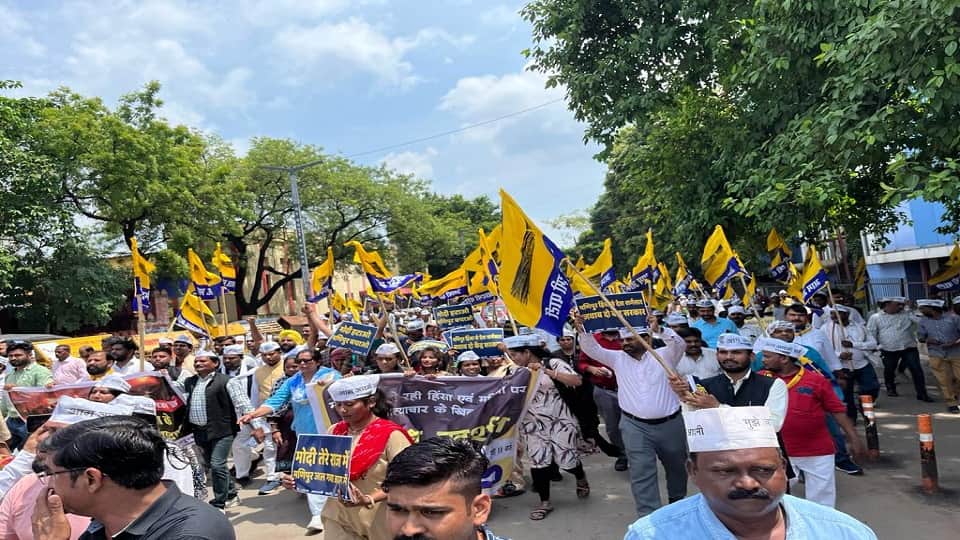 AAP tremendous protest from Parliament to the road across the country in protest against Manipur violence