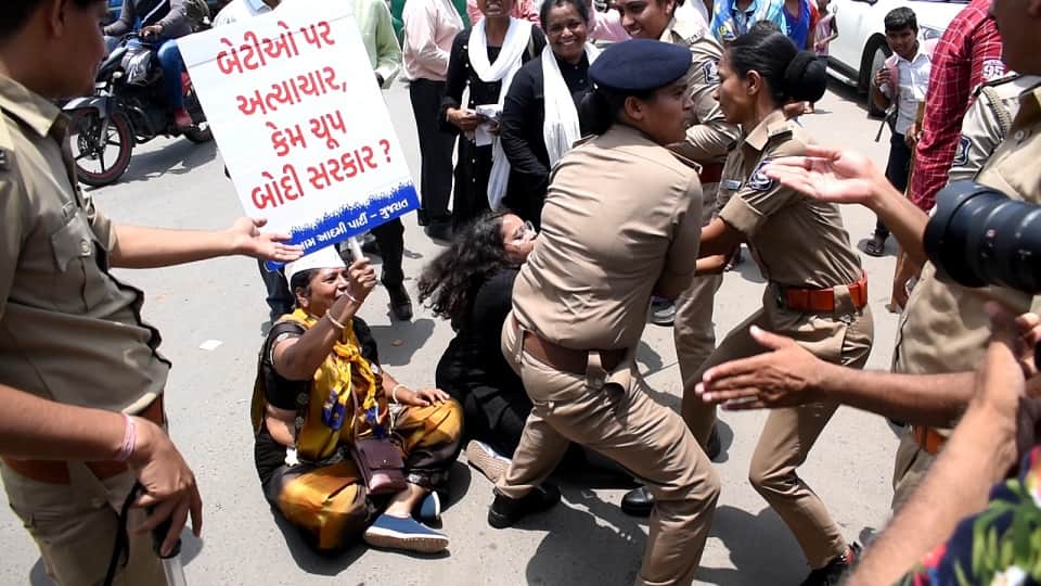 AAP tremendous protest from Parliament to the road across the country in protest against Manipur violence