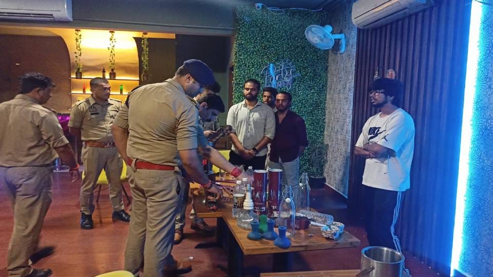 Police arrested four including operator who were giving hookah and alcohol to minors in restaurant in Agra