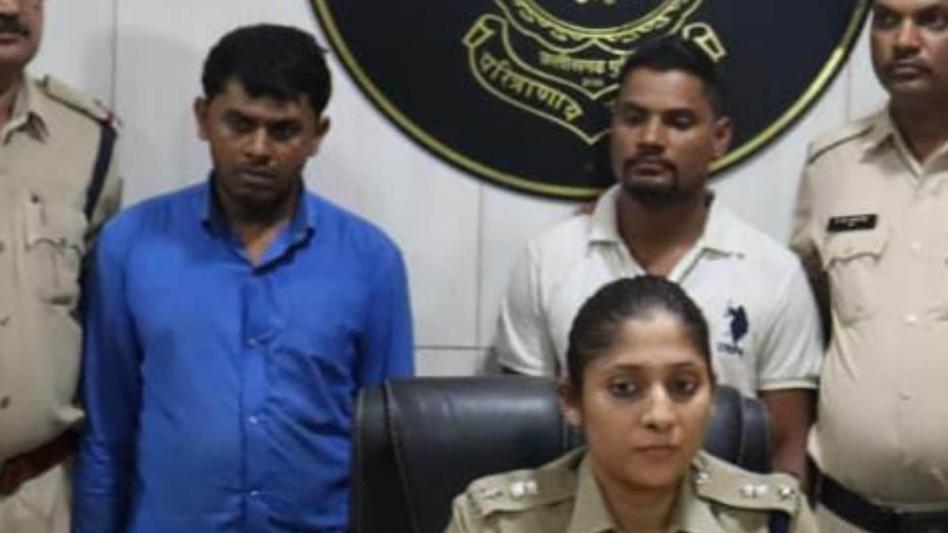 पुलिस गिरफ्त में आरोपी।
