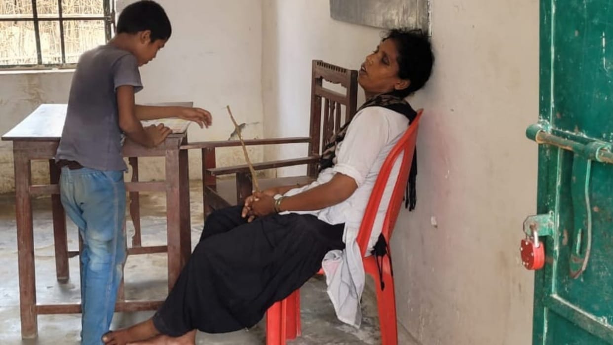 Family thrashed teacher for taking photo of sleeping female teacher in Supaul, kk pathak, education department
