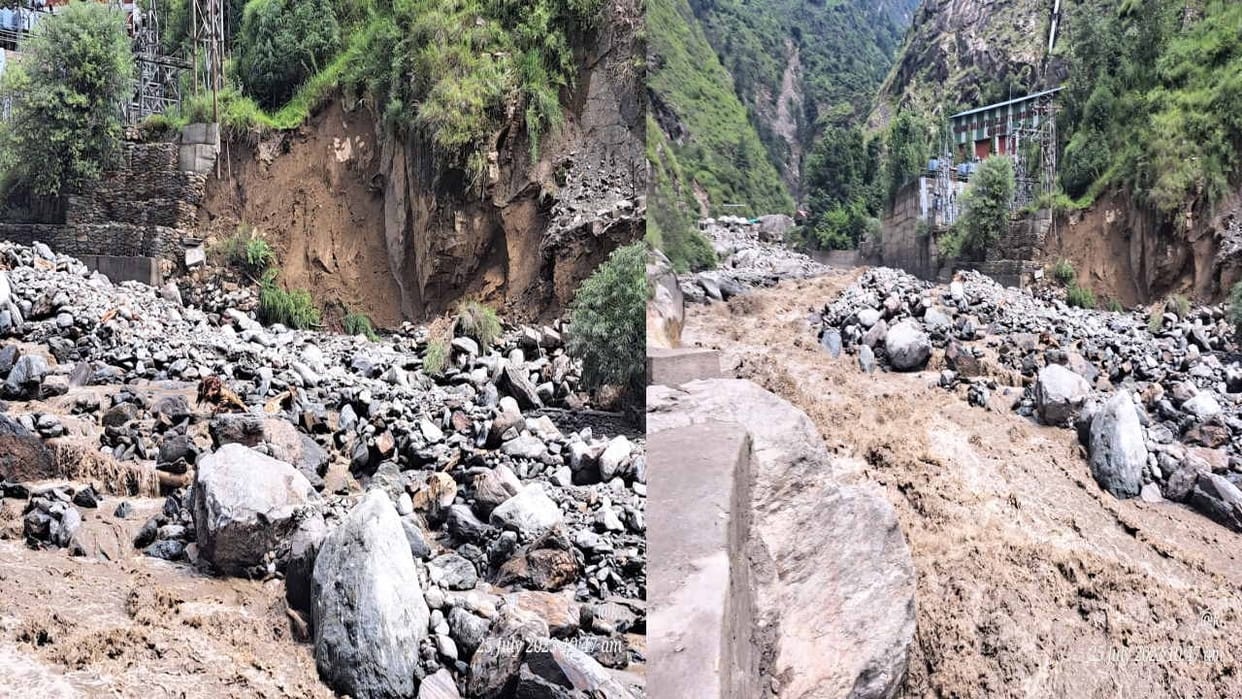 Due to heavy rains flood in Manikarna's Brahmaganga nala, four khokhas swept away