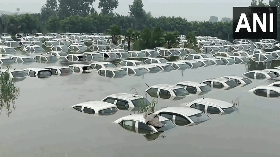 Hundreds of vehicles submerged in Ecotech area after raising the water level of Hindon river in Noida