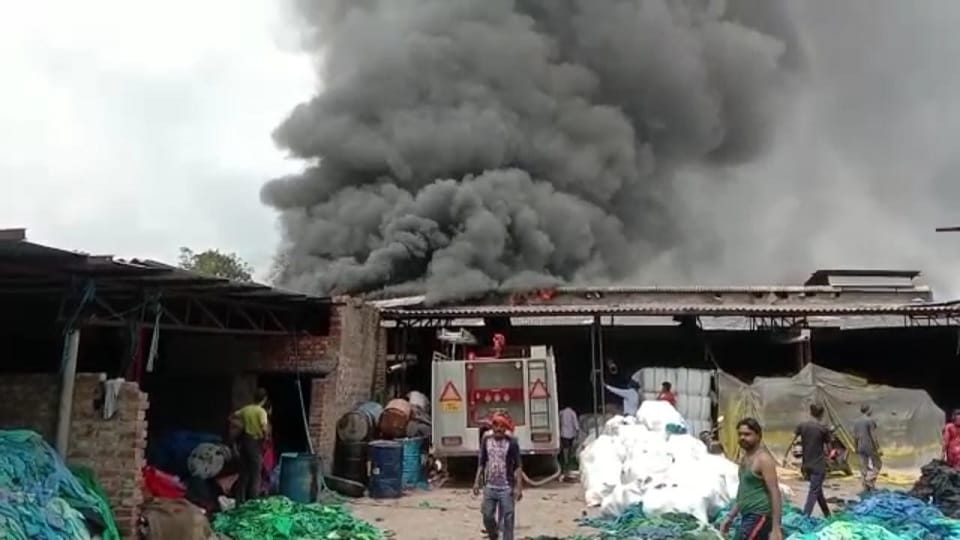 Fierce fire caused by short circuit in thread and blanket factory in Panipat