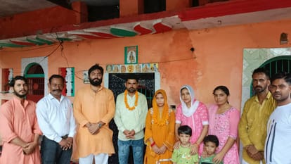 Shamli: Muslim girl did love marriage with Hindu boyfriend, gets knot with her lover in a temple