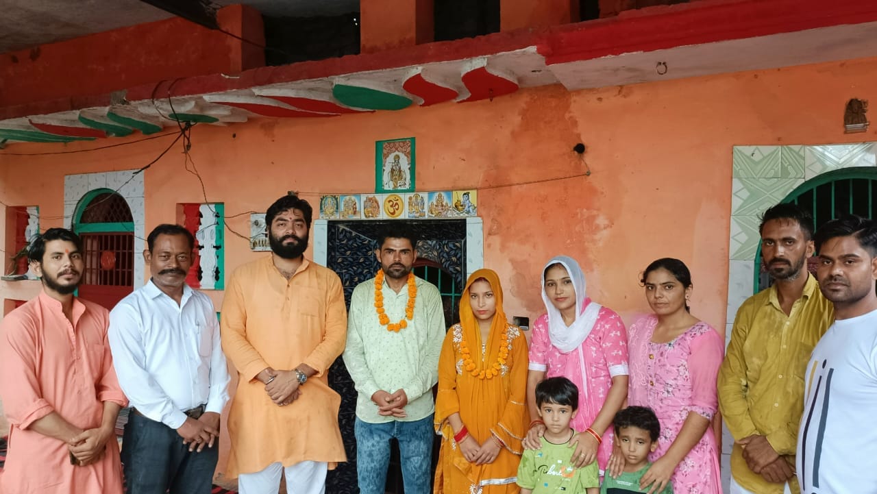 Shanum became Shalini: Muslim girl converted to hindu and married boyfriend Deepak in the temple in Shamli