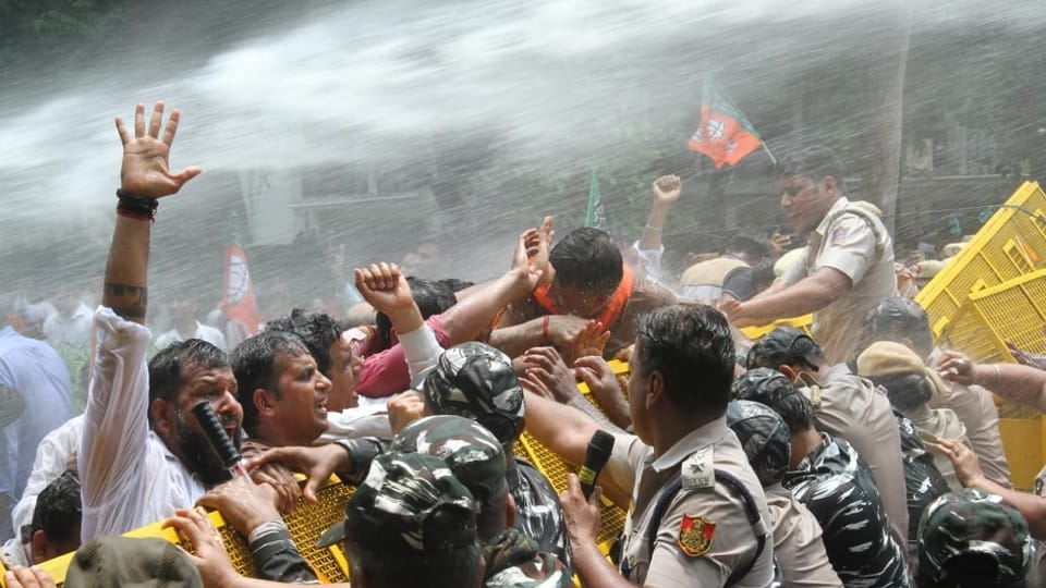 BJP's protest outside Aam Aadmi Party's office