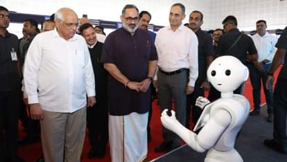 गुजरात के मुख्यमंत्री भूपेंद्र पटेल के साथ राजीव चंद्रशेखर।