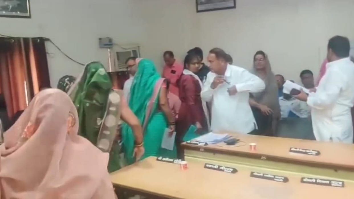 Shivpuri President husband created ruckus in meeting of District Panchayat General Assembly