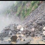 भूस्खलन से हाईवे बंद