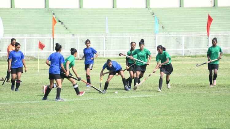 Girls Olympic Championship 2023 :अब से कुछ ही देर में केंद्रीय मंत्री स्मृति करेंगी उद्धाटन, हॉकी में जोर आजमाइश कर रहीं खिलाड़ी