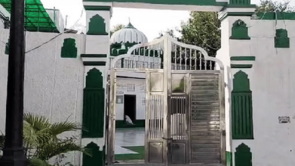 Railways directed not to take any action against two mosques on Tilak Marg and Babar Road
